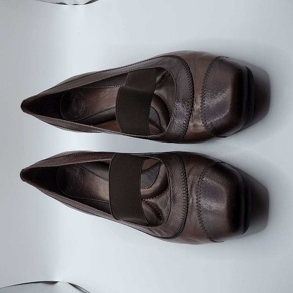 Nurture 2 tone brown leather slip on size 6.5 heels
